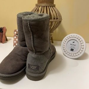 Excellent like New Condition UGGs Size 7 Women’s